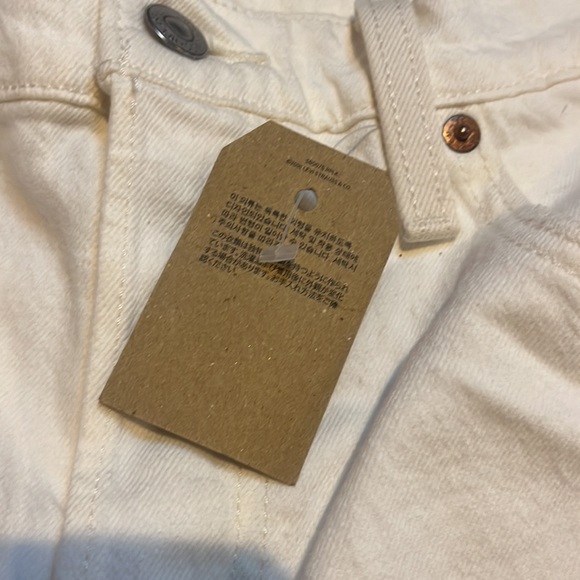 Levi’s 501 high rise white button fly shorts, waist size 32 NWT! Very nice! - Picture 4 of 5